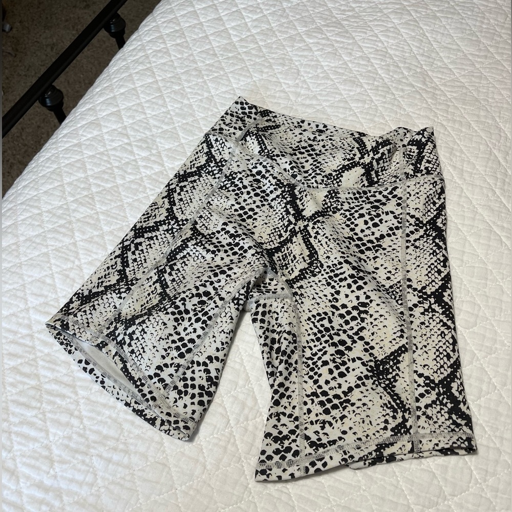 balance athletica / vitality snake print shorts size small